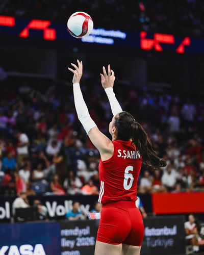 Saliha Şahin seksi ifşa fotoğrafı 18