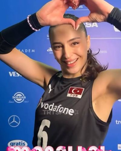 Saliha Şahin seksi ifşa fotoğrafı 23