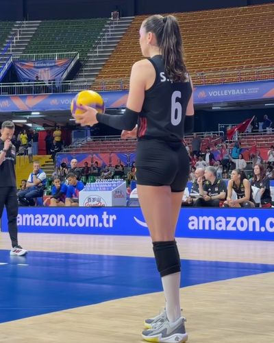 Saliha Şahin seksi ifşa fotoğrafı 33