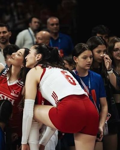 Saliha Şahin seksi ifşa fotoğrafı 35