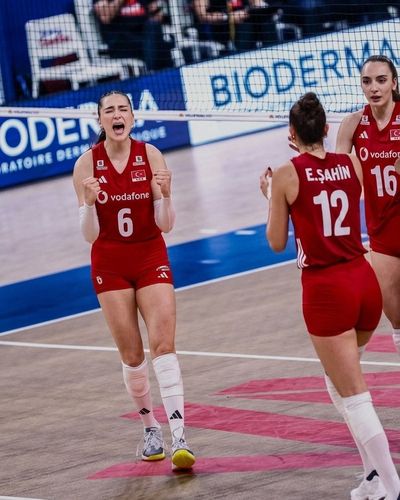 Saliha Şahin seksi ifşa fotoğrafı 37