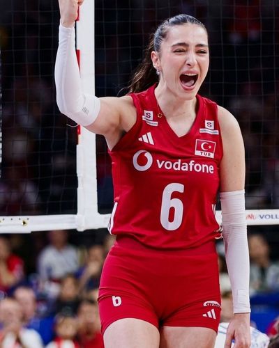 Saliha Şahin seksi ifşa fotoğrafı 38