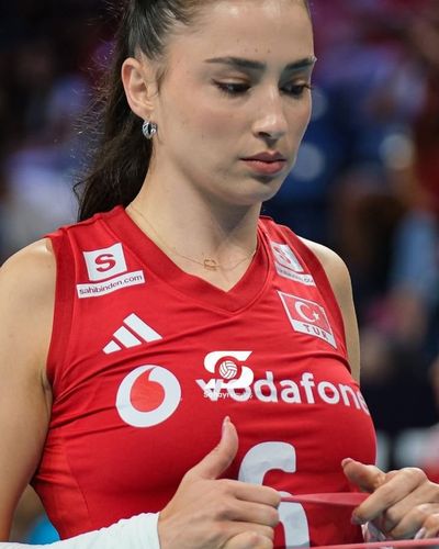 Saliha Şahin seksi ifşa fotoğrafı 9