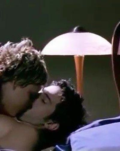 Şebnem Dönmez seksi ifşa fotoğrafı 7 — Kolay Para (2002)