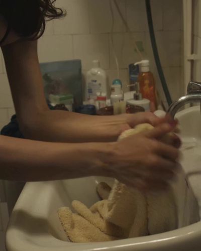 Şebnem Hassanisoughi seksi ifşa fotoğrafı 18 — Geriye Kalan (2012)