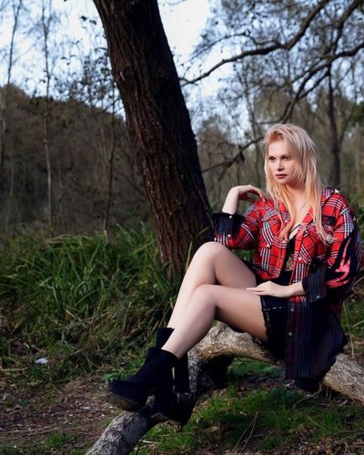 Seçkin Piriler seksi ifşa fotoğrafı 2