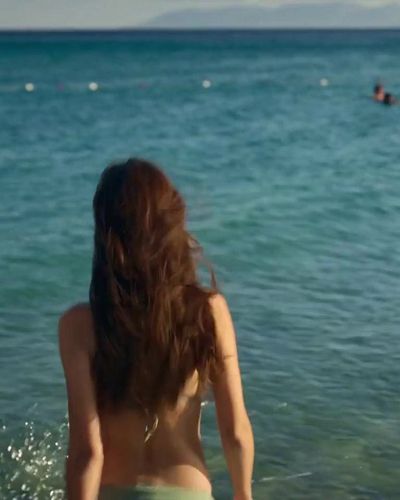 Seda Bakan seksi ifşa fotoğrafı 18 — Zeytin Ağacı (2022)