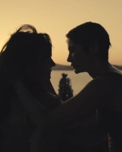 Selen Uçer seksi ifşa fotoğrafı 3 — Aşk, Büyü, Vesaire (2019)