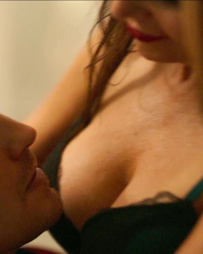 Şenay Gürler seksi ifşa fotoğrafı 4 — Tam Bir Centilmen (2024)