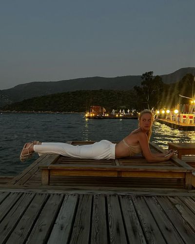 Serel Yereli seksi ifşa fotoğrafı 22