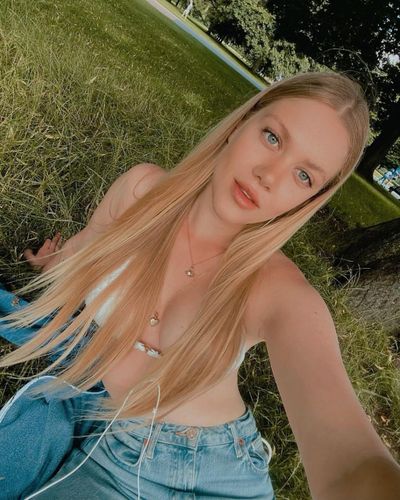 Serel Yereli seksi ifşa fotoğrafı 22486
