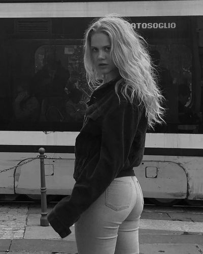 Serel Yereli seksi ifşa fotoğrafı 22410