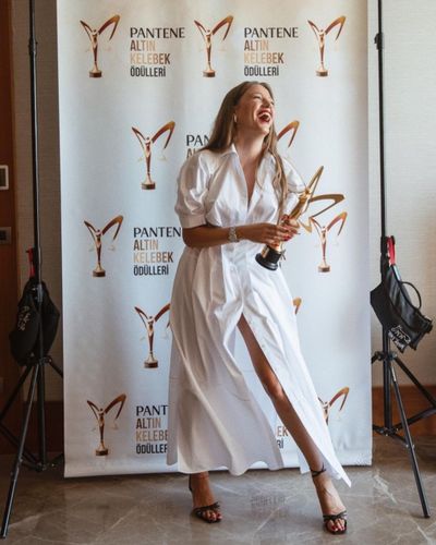 Serenay Sarıkaya seksi ifşa fotoğrafı 69361