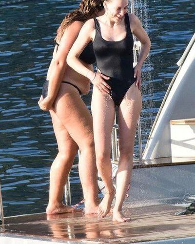 Serenay Sarıkaya seksi ifşa fotoğrafı 1270