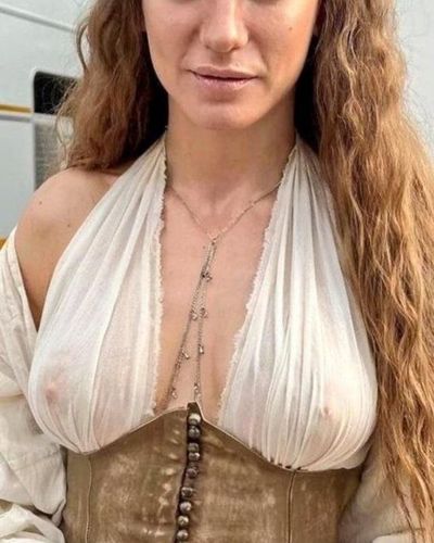 Serenay Sarıkaya seksi ifşa fotoğrafı 1327