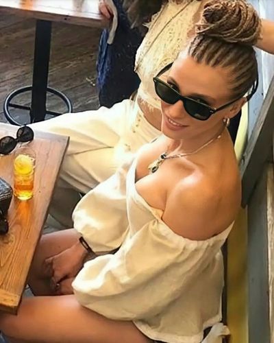 Serenay Sarıkaya seksi ifşa fotoğrafı 1329