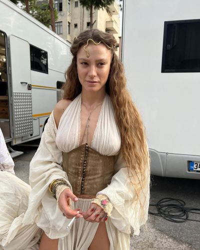 Serenay Sarıkaya seksi ifşa fotoğrafı 1334