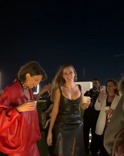 Serenay Sarıkaya seksi ifşa fotoğrafı 1359