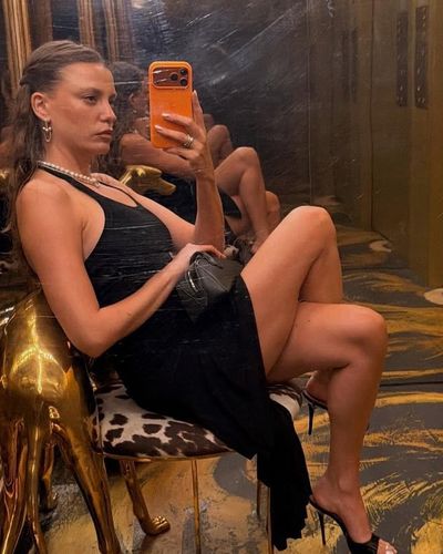 Serenay Sarıkaya seksi ifşa fotoğrafı 439