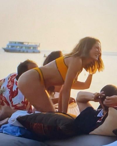 Serenay Sarıkaya seksi ifşa fotoğrafı 70210