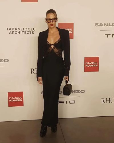 Serenay Sarıkaya seksi ifşa fotoğrafı 70170