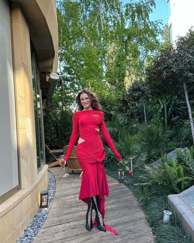 Serenay Sarıkaya seksi ifşa fotoğrafı 70085