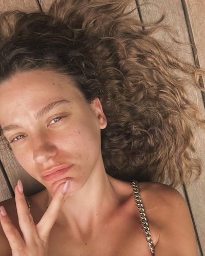 Serenay Sarıkaya seksi ifşa fotoğrafı 70052