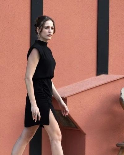 Serenay Sarıkaya seksi ifşa fotoğrafı 70026