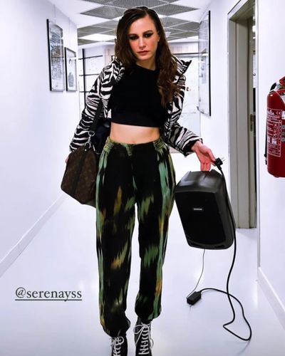 Serenay Sarıkaya seksi ifşa fotoğrafı 70006