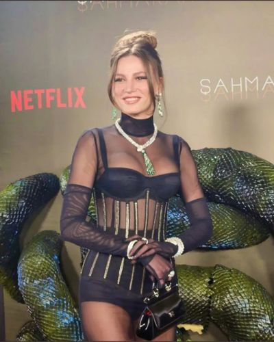 Serenay Sarıkaya seksi ifşa fotoğrafı 69894