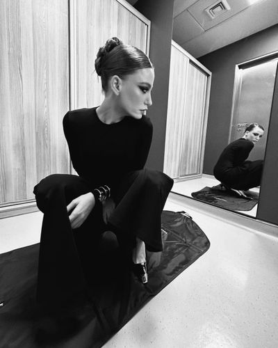 Serenay Sarıkaya seksi ifşa fotoğrafı 69843