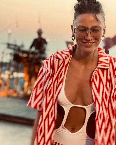 Serenay Sarıkaya seksi ifşa fotoğrafı 69735