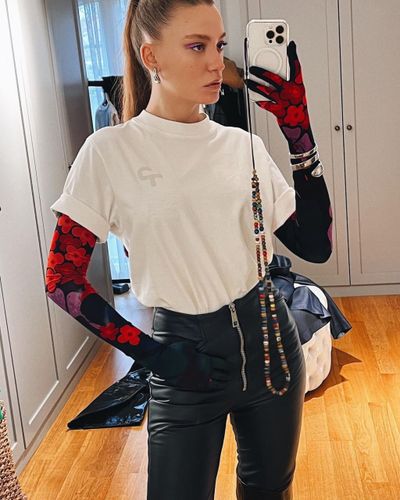 Serenay Sarıkaya seksi ifşa fotoğrafı 69636