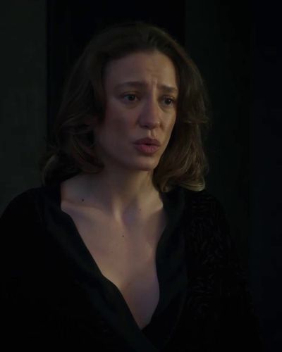 Serenay Sarıkaya seksi ifşa fotoğrafı 10 — Kimler Geldi Kimler Geçti (2024)