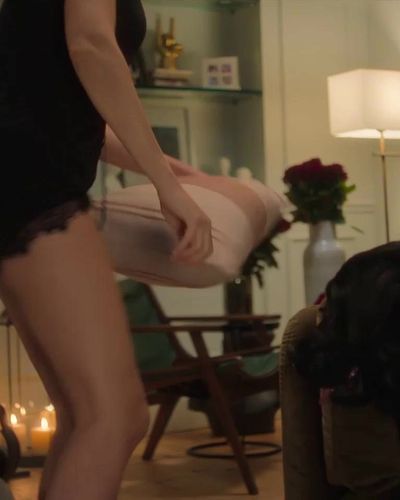 Serenay Sarıkaya seksi ifşa fotoğrafı 15 — Kimler Geldi Kimler Geçti (2024)