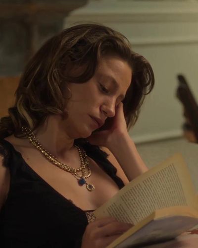 Serenay Sarıkaya seksi ifşa fotoğrafı 16 — Kimler Geldi Kimler Geçti (2024)