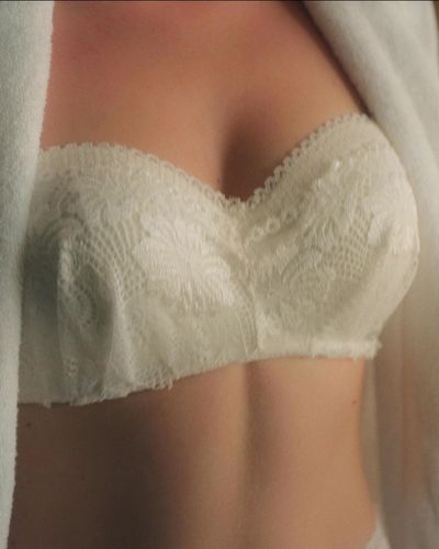 Serra Arıtürk seksi ifşa fotoğrafı 18 — Kulüp (2021)