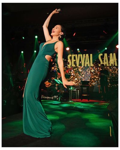 Şevval Sam seksi ifşa fotoğrafı 17