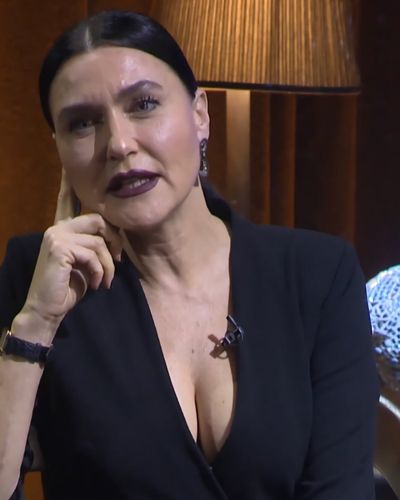 Şevval Sam seksi ifşa fotoğrafı 24