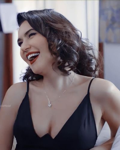 Şevval Sam seksi ifşa fotoğrafı 44