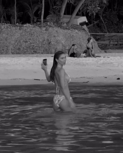 Şeyma Subaşı seksi ifşa fotoğrafı 1109