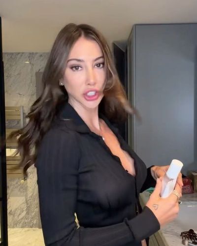 Şeyma Subaşı seksi ifşa fotoğrafı 1259