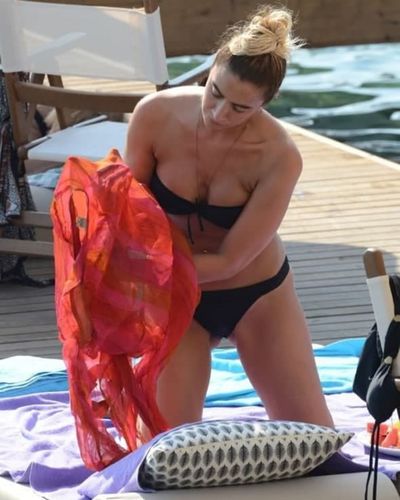 Sıla Gençoğlu seksi ifşa fotoğrafı 111