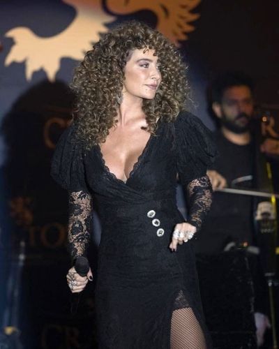 Sıla Gençoğlu seksi ifşa fotoğrafı 137