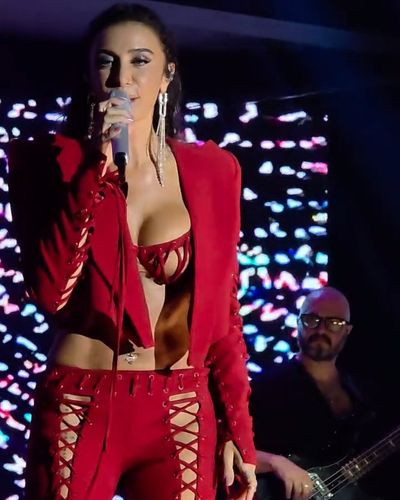 Sıla Gençoğlu seksi ifşa fotoğrafı 205