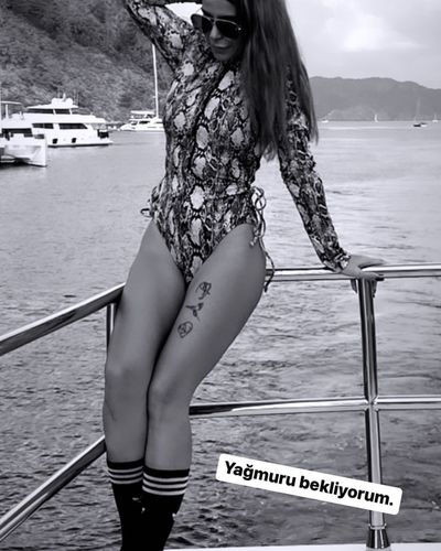 Simge Sağın seksi ifşa fotoğrafı 56401