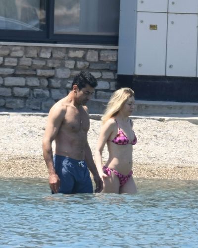 Sinem Kobal seksi ifşa fotoğrafı 38