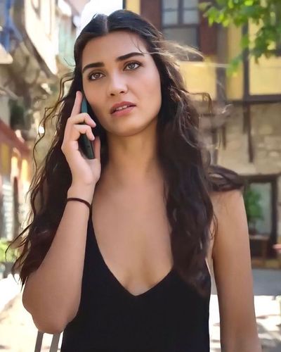 Tuba Büyüküstün seksi ifşa fotoğrafı 67711