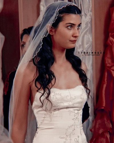 Tuba Büyüküstün seksi ifşa fotoğrafı 67700