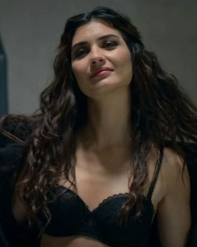 Tuba Büyüküstün seksi ifşa fotoğrafı 67669